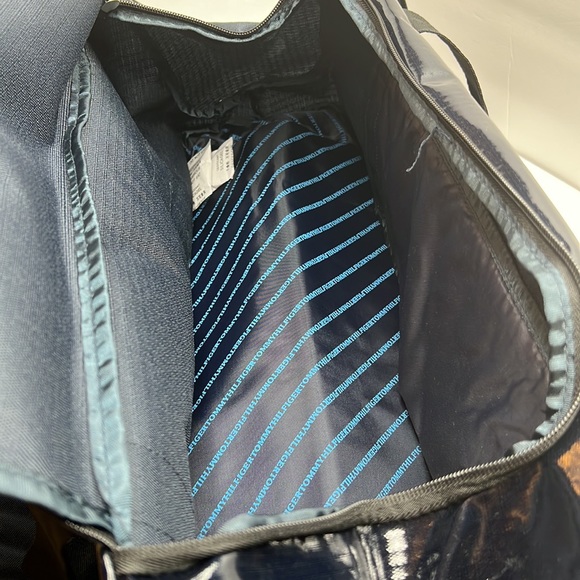 Tommy Duffle Bag - Picture 5 of 8